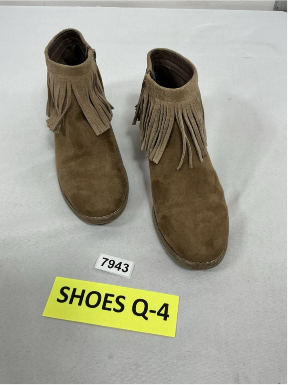 Womans Excellent Condition Mossimo Fringe Ankle Booties 9.5 Brown